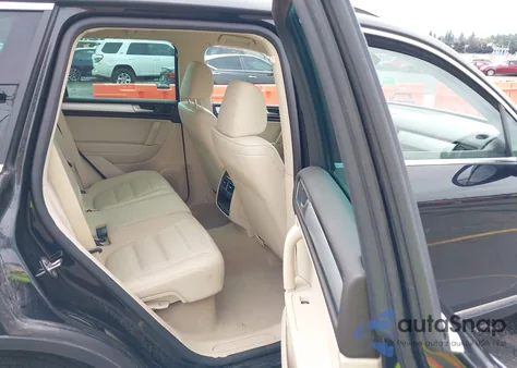 2016 Volkswagen Touareg Sport/Lux/Executive z USA, uszkodzony, nr VIN WVGEF9BP2GD002219